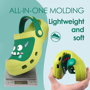 유아 어린 아이들 막힘 소년 여자 공룡 물 수영장 해변 정원 샌들