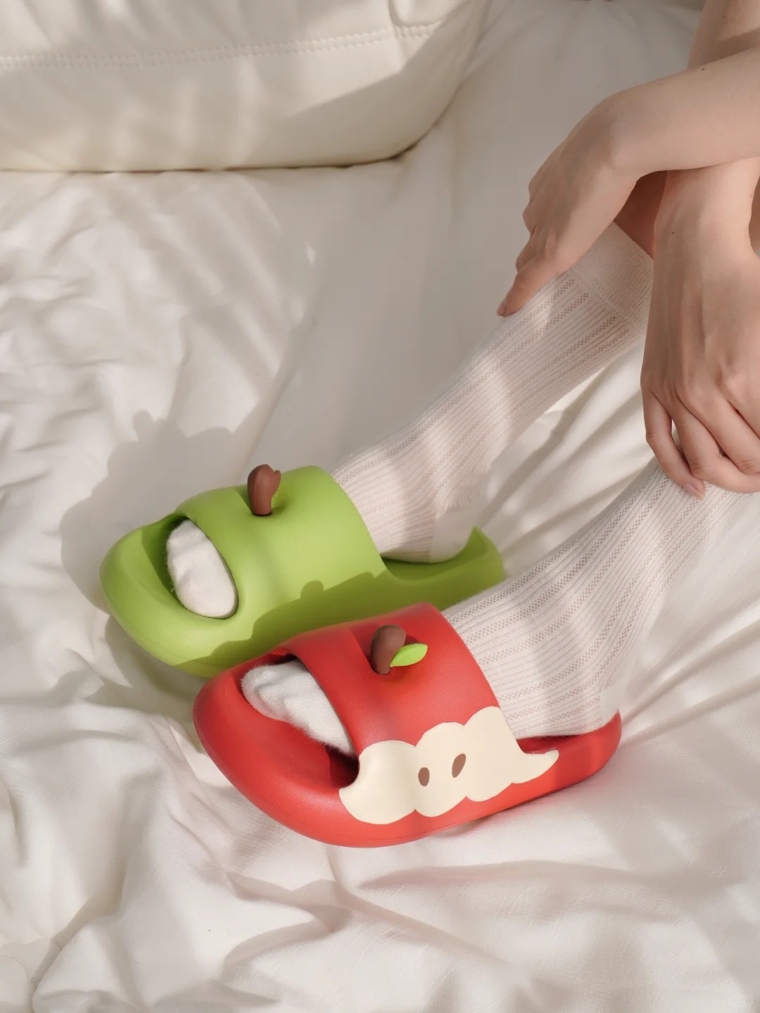 여름에 들어가기 : 시즌의 필수품 샌들 3 개에 대한 가이드