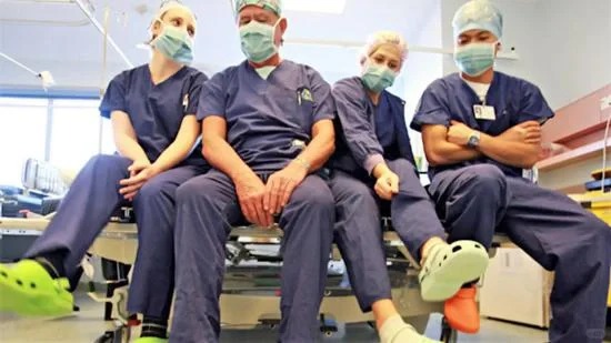 为什么牙科医生道穿洞洞鞋?_1_每天島要上进的小哥哥_来自小红书网页版 (1)